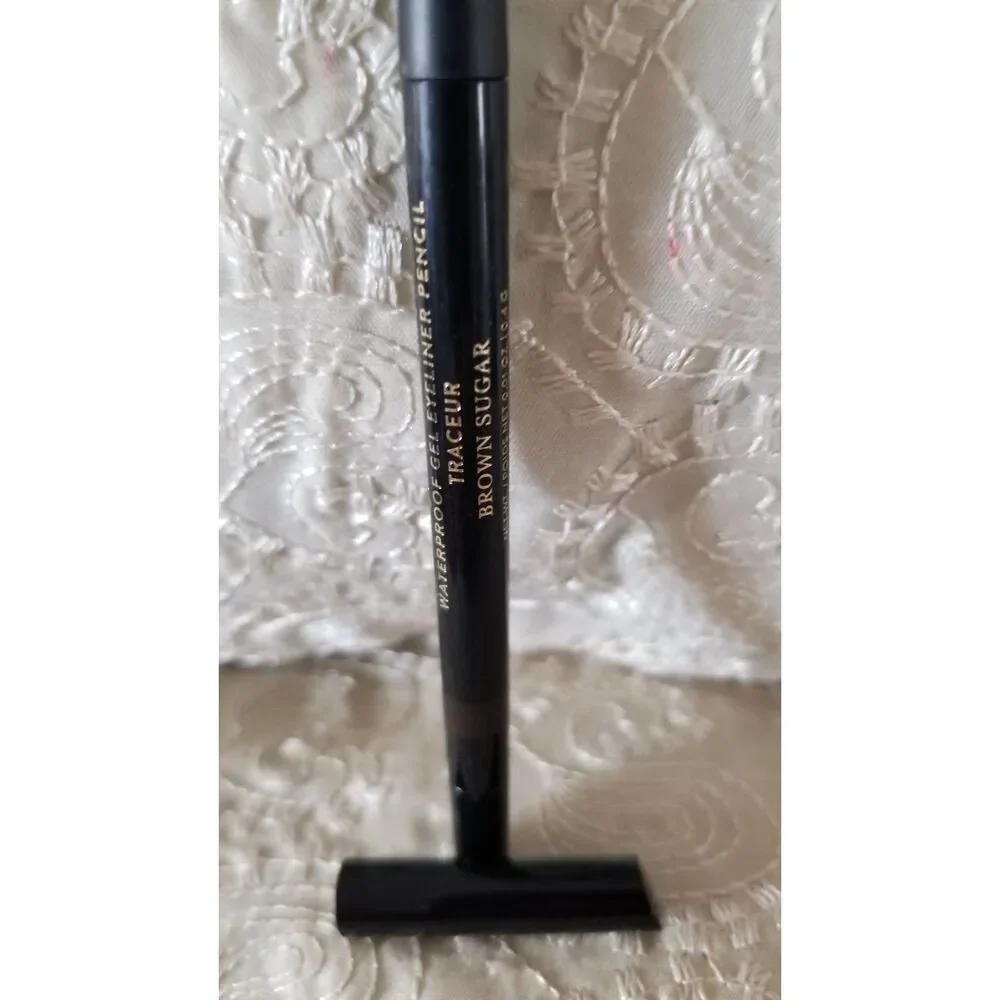 The Laura Geller Kajal Longwear Eyeliner in Deep Black